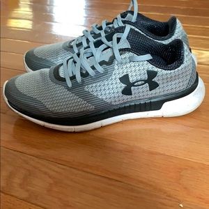 UA Charged Lightning, Womens 7